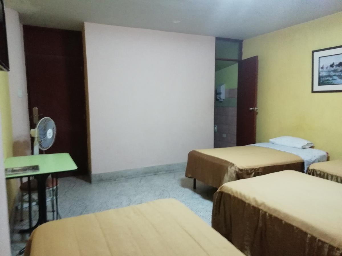 Oasis Hostal *